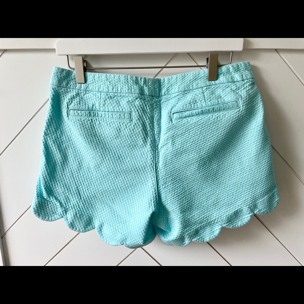 NWOT Lilly Pulitzer Buttercup 5” stretch short - Picture 3 of 4